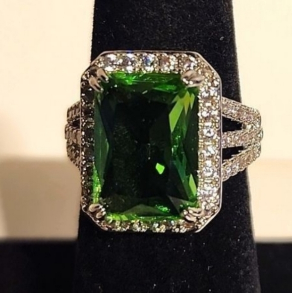 Jewelry - HUGE GREEN EMERALD CUT RING